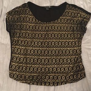 FOREVER 21 loose black tee w shimmery gold decal